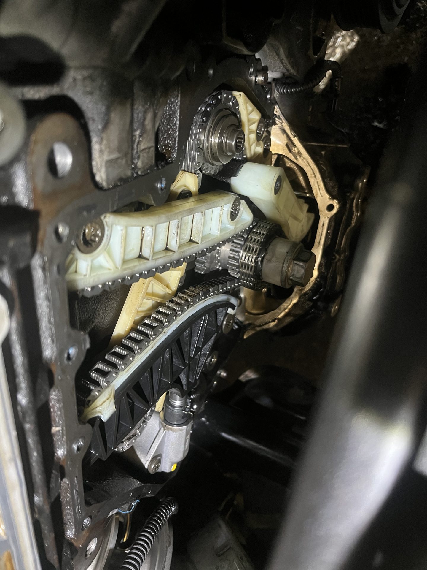 Práce v servisní dílně autoservisu